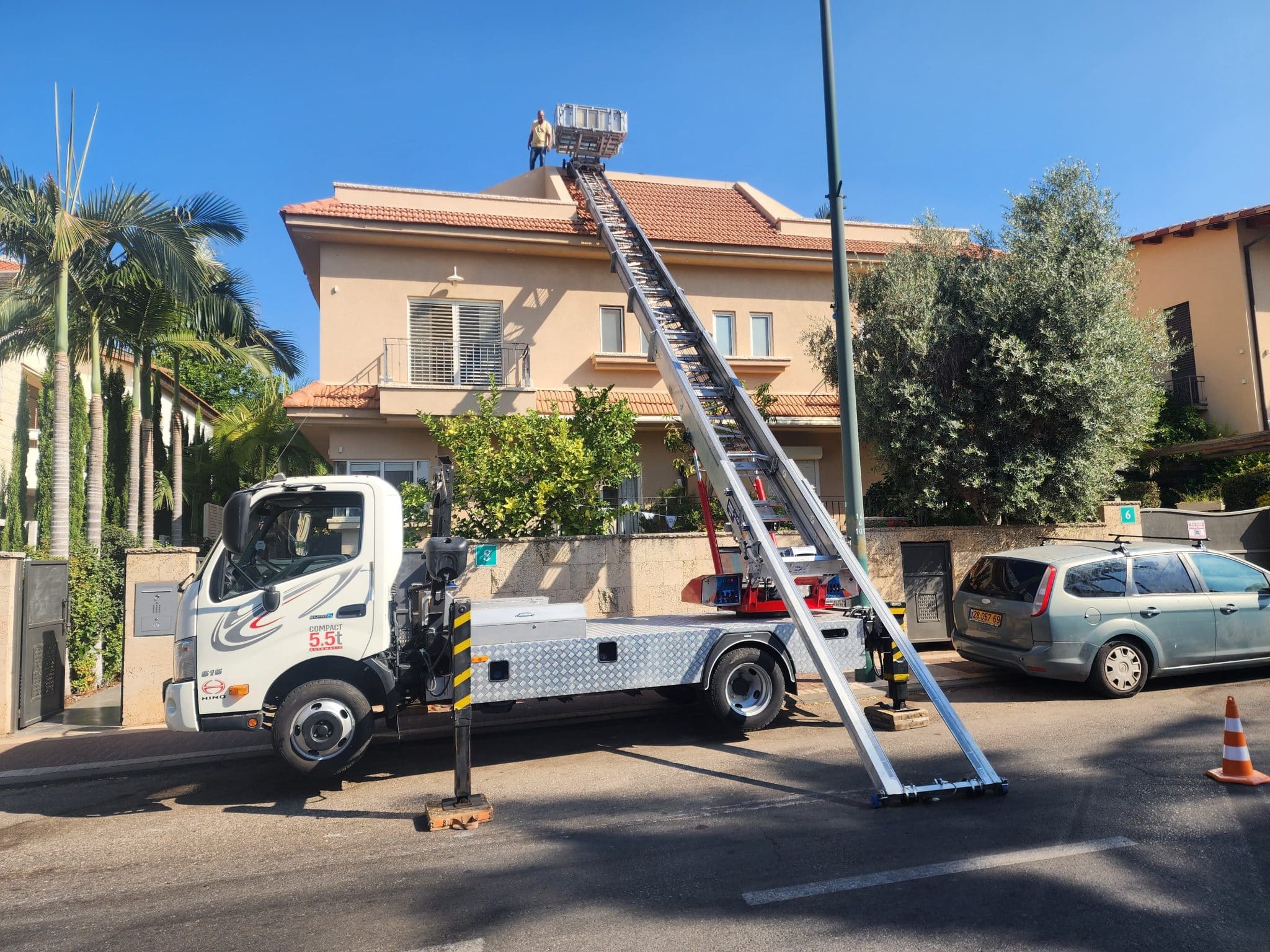 מנוף הרמה במרכז – מנופי חסדאי